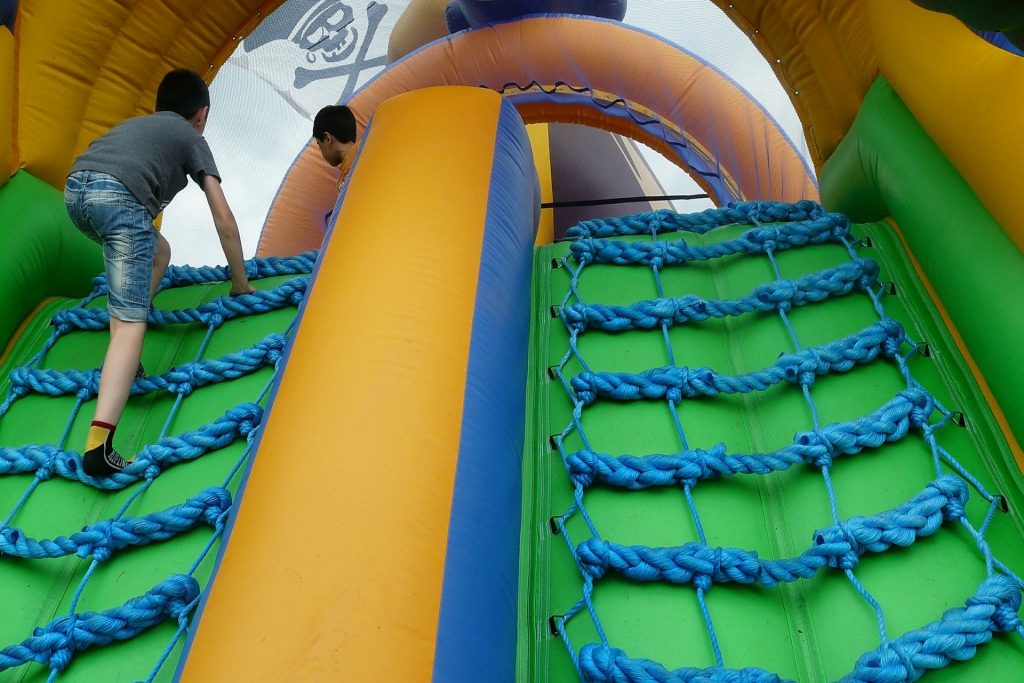 inflatable obstacle course with kids climbing up